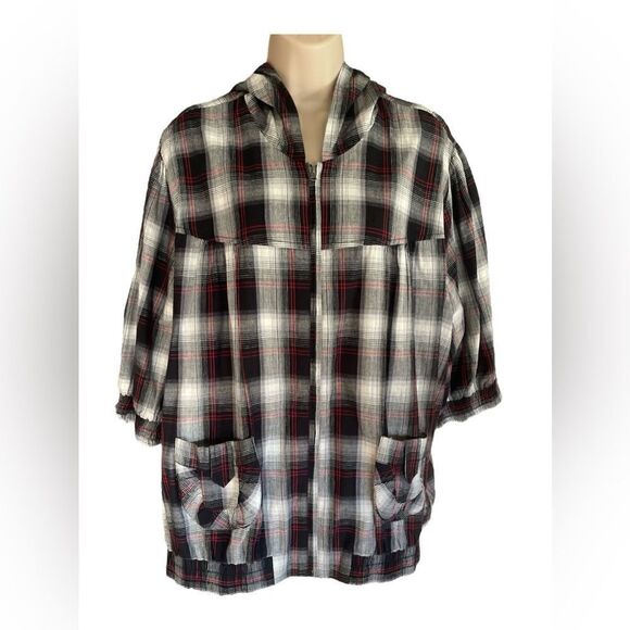 TORRID   - Picture 2 of 7